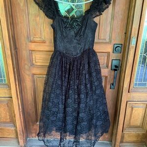 Vintage Elegant GUNNE SAX Black Lace Dress 5